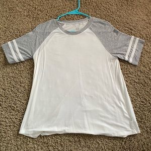 flowy grey & white tee